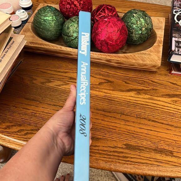 2008 Pillsbury Annual Recipes, 352 page cookbook - Picture 5 of 5